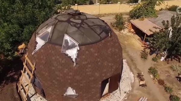 На  телевидении Германии показали IT-шников из Горловки, которые строят купольные дома