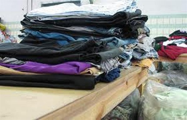 Согревая добротой: в Горловке проходит сбор одежды для бездомных
