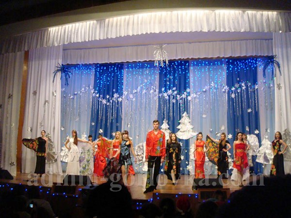 Маленькие горловчане выступили на сцене ДДЮТ на празднике в честь Святого Николая