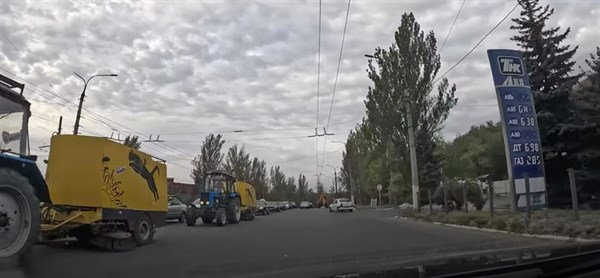 Сентябрьская Горловка: вода, бензин и полный город машин - так живет город сейчас