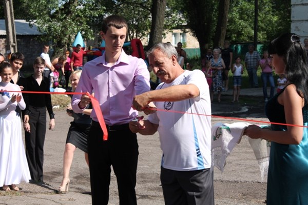 Накануне Дня молодежи возле музыкальной школы № 2 в Калиновке торжественно открыли парк 