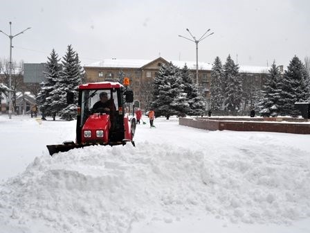 Попались: оккупационная администрация Горловки выдала фотографии снегоуборочных работ двухгодичной давности за сегодняшние