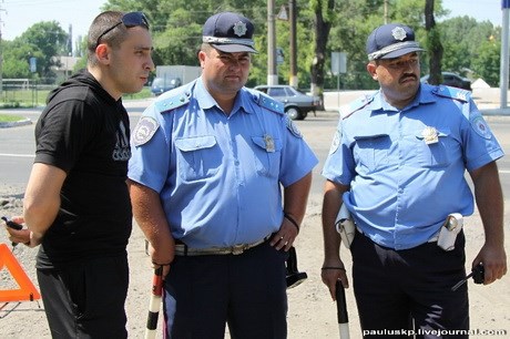 В Горловке активисты "Дорожного контроля" наблюдали за работой ГАИ на пути к Майорскому авторынку 