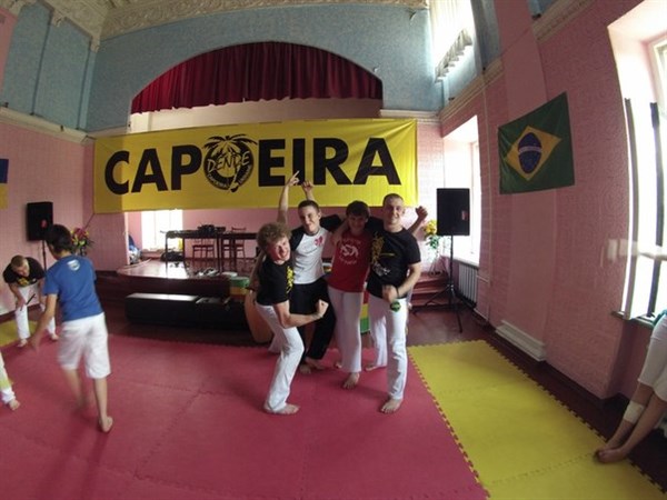Капоэйра во всей красе: в Горловке прошел открытый урок по афро-бразильскому боевому искусству (ВИДЕО)