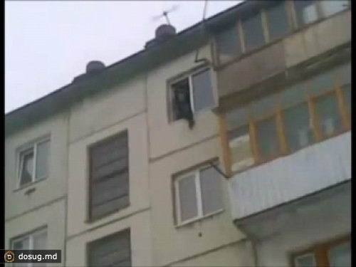В Горловке двое мужчин выпали с балконов многоэтажек. Отделались испугом и ушибами