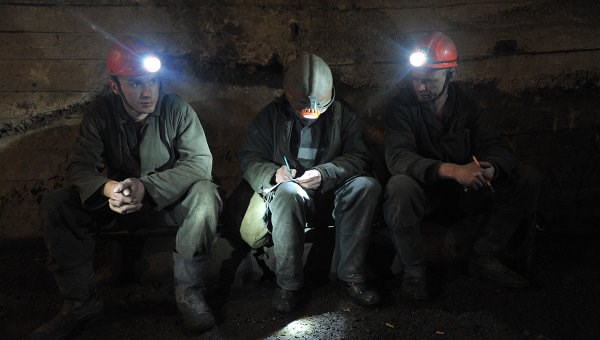 В Горловке шахтеров с шахты Калинина уволили накануне профессионального праздника 