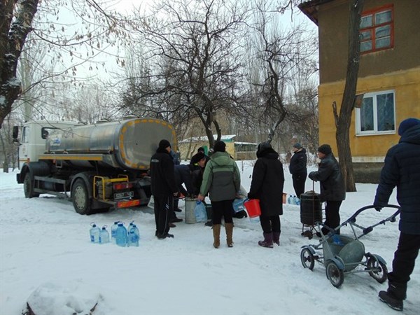 Из-за прорыва водопровода на участке Горловка-Торецкое в Торецке снова объявлено ЧП