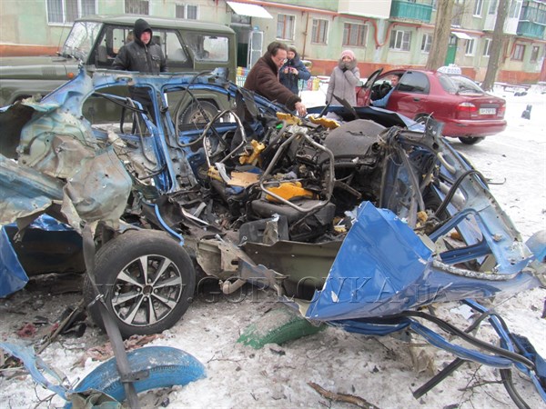 Горловский таксист лишился автомобиля из-за взрыва метанового баллона: в машине уцелели только колеса (ФОТО)