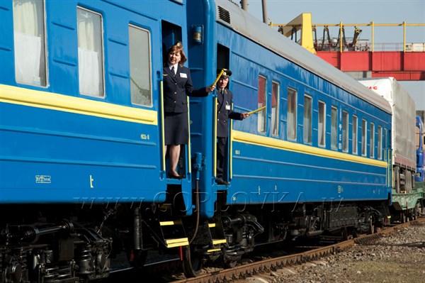 Пять новых поездов начнут курсировать в Донецкую область с 13 декабря