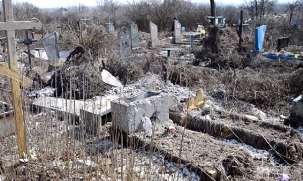 В поселке Зайцево переписывают фамилии умерших, чьи могилы были разрушены обстрелом