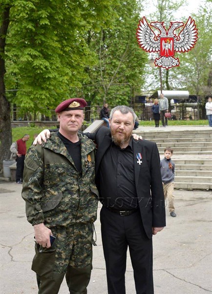 "На фото мразь", - возмущается горловский боевик фотографией бывшего депутата "ДНР", оказавшегося на подвале