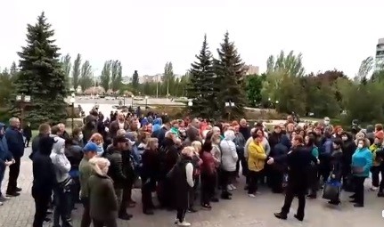 В оккупированном Алчевске митингуют против карантина. Предприниматели требуют его отмены