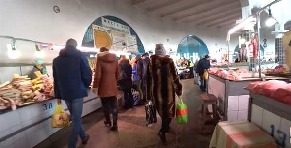 "Сало в Горловке вкуснятина": как блогер из Донецка на горловском рынке закупился (ВИДЕО) 