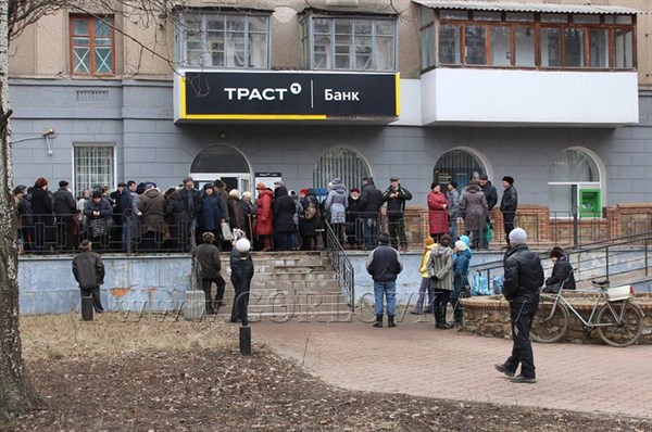 В Горловке наемники возле ОБОПА подметают улицы, а в школах учат гимн "ДНР" - сегодняшние реалии оккупированного города