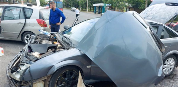 ДПТ в Горловке: 22-летний водитель Опеля врезался в маршрутку
