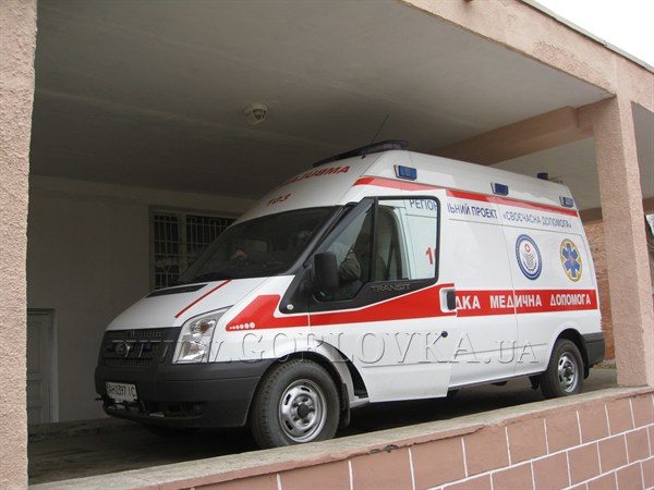 Без рации и кардиографа: сайт Gorlovka.ua провел один день в новой машине "скорой помощи", прозванной "Фордом-Барби"
