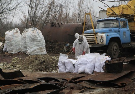 Из Горловки в Польшу вывезено еще 90 тонн отходов химического производства