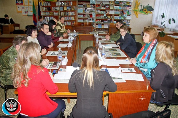 В библиотеке Горловки обсудили, как привлекать молодежь города к военной службе в "ДНР"