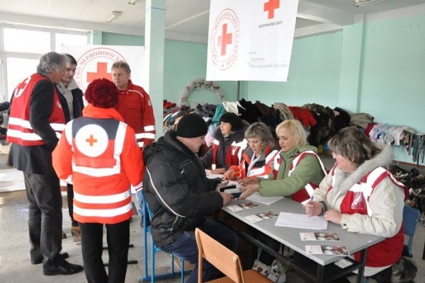 Гуманитарная помощь от "Красного креста" горловчанам: кому положена и где можно получить 