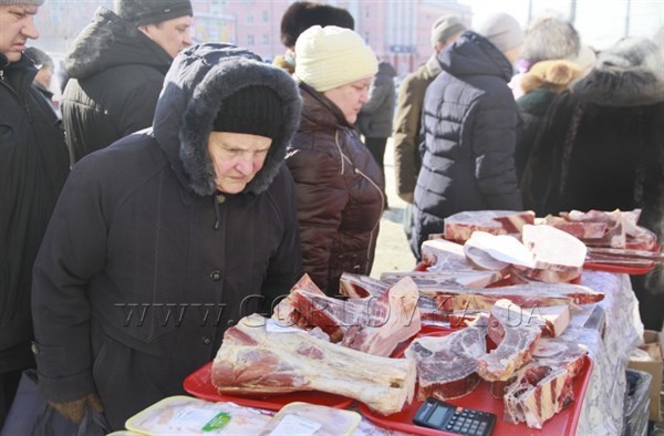 Жители "ДНР" боятся резкого подорожания продуктов. Закупают картофель и мандарины
