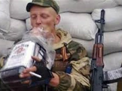 В аптеки Горловки за наркосодержащими медпрепаратами захаживают и люди в военной форме с нашивками "ДНР"