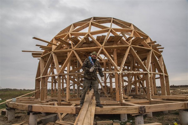 Смелый проект горловчан-переселенцев: купольные  дома для украинцев 