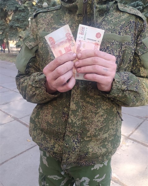 Ампутация руки и ковид: горловская волонтер собирает деньги на лечение боевика "ДНР"