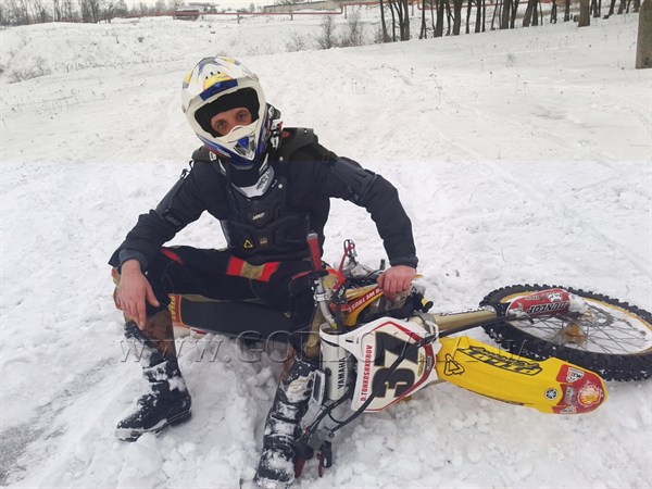 Экстрим-выходные: горловчанин Дмитрий Тонкошкуров стал бронзовым призером зимней мотогонки