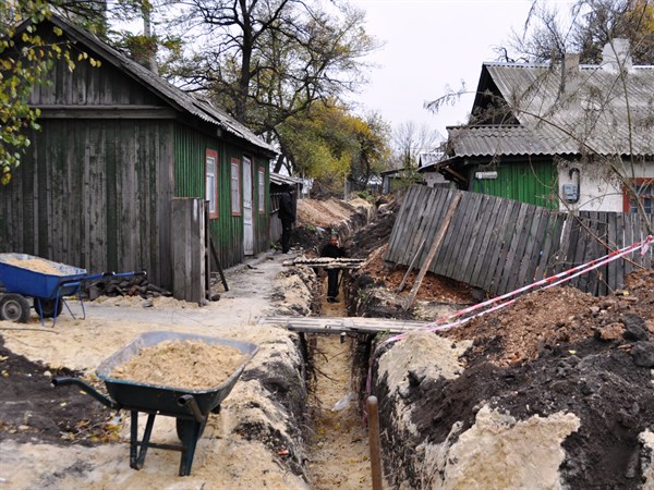 Впервые в Горловке на Комсомольце сооружают газопровод под землей, чтобы удешевить стоимость работ   