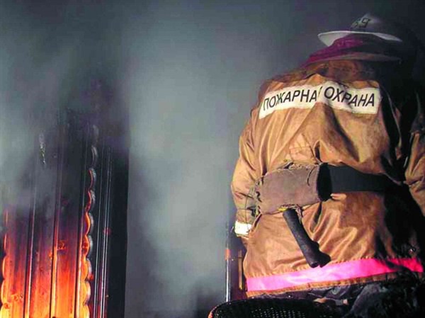 В Горловке горел склад: в огне погиб 40-летний охранник