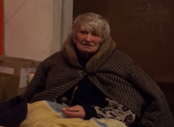 12 жителей Донецка почти 5 лет живут под землей в бомбоубежище 