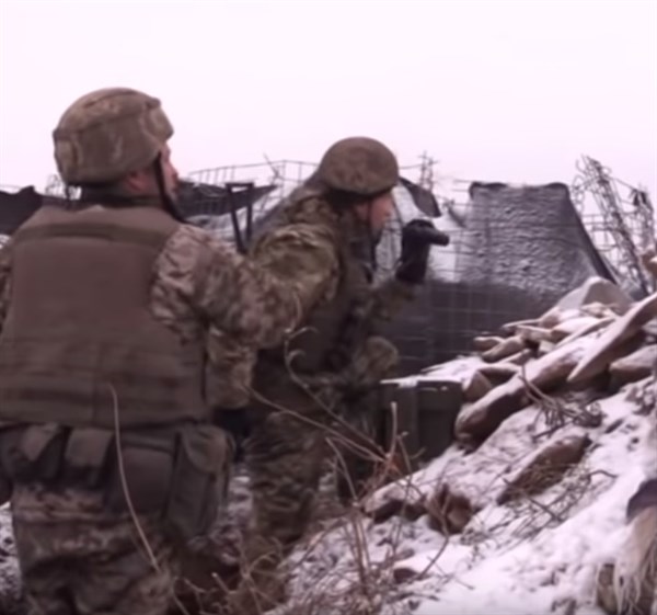 Боевики "ДНР" готовятся к атаке на горловском направлении, перебрасывая технику по трассе Ясиноватая-Горловка