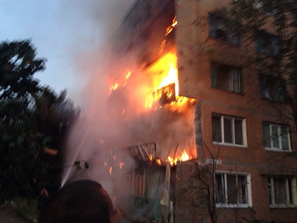 В поселке Гольмовском горел многоэтажный дом (ФОТО, ВИДЕО)