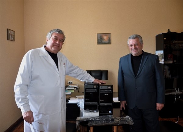 «Стироловцы» передали новую компьютерную технику Горловскому онкодиспансеру для создания электронной базы пациентов 