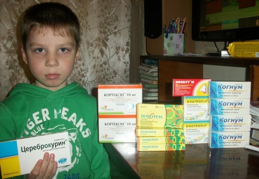 В Днепропетровске простые люди собрали деньги на курс лечения маленькому горловчанину