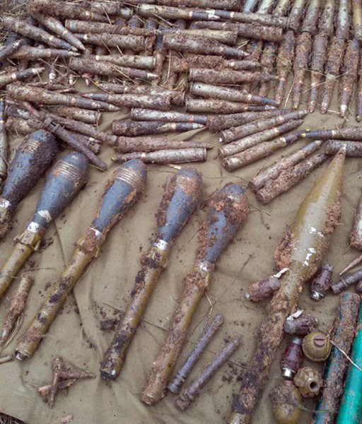 200 снарядов к зенитным установкам, мины, гранаты - оперативники 8 часов изымали найденный схрон в районе Зайцево 