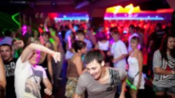 Ночные клубы не для всех: горловским подросткам запретили «отрываться» одним с 22 часов до 6 утра