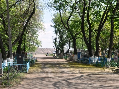 Кладбище пос. Румянцева ставят в пример Центральному: «Здесь чистые аллеи, запас воды и песок»