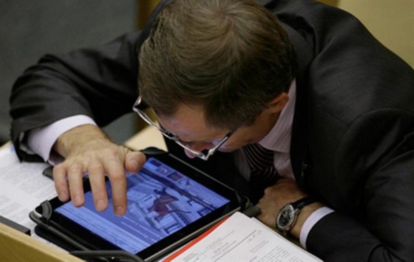 Не заслужили: горловчане против того, чтобы мэр города и депутаты обзаводились планшетами  iPad2 за бюджетный счет (блиц-опрос)