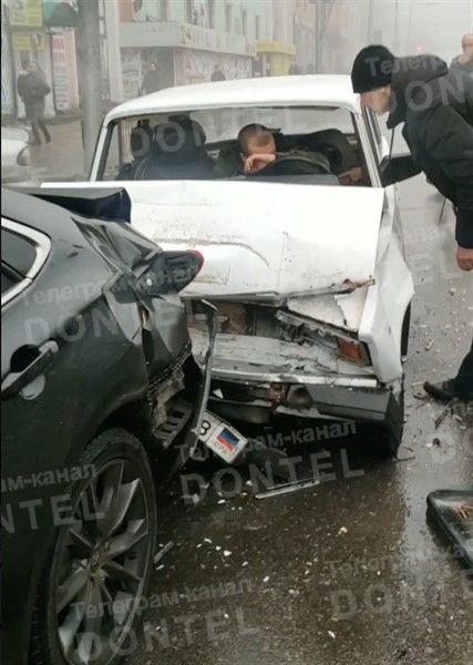 В оккупированной Макеевке пьяный боевик "ДНР" устроил аварию в центре города (ВИДЕО)