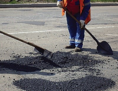 Горловские депутаты советуют "мэру и его команде" 2014 год посвятить не капитальному, а текущему ремонту дорог