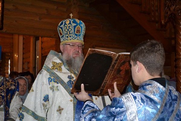 В Благовещенском храме Горловки совершил литургию митрополит Донецкий и Мариупольский Иларион