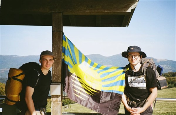 «Східнічер означає східний підпис, східний почерк»: Історія братів із Горлівки, які створили фотопроєкт про Схід України