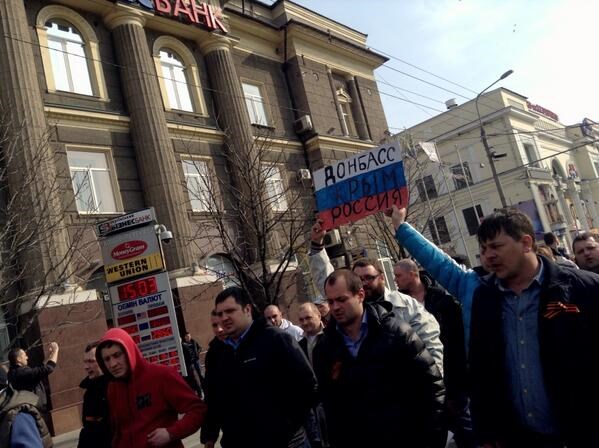 В Донецке сейчас находится сто сотрудников горловской милиции, а митингующие устроили пикет возле здания СБУ (ВИДЕО)