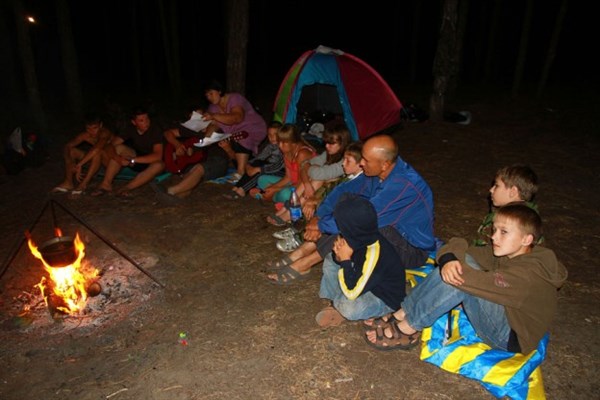 Ученики  воскресной школы Крестовоздвиженского храма Горловки приобрели опыт обустройства быта в палаточном лагере
