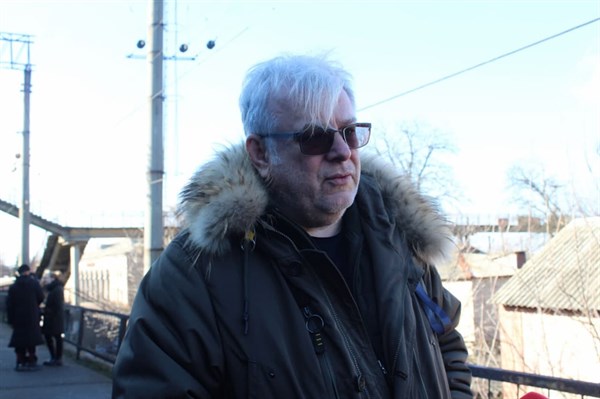 Российский политолог Дмитрий Куликов в Горловке. Он провожал эвакуированных 