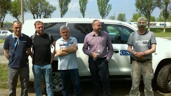 Миссия ОБСЕ прибыла в Горловку и на блокпосту встретилась с ополченцами (ФОТОФАКТ)