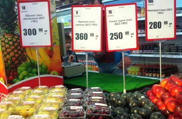 В Горловке продают клубнику по 270-310 рублей за килограмм
