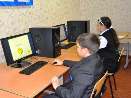 Выпускник ОШ № 65 Евгений Клеп открыл в школе новый компьютерный класс. Учащиеся поклялись «никогда не играть ни в квейк, ни в тетрис»