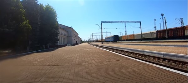 Железнодорожный вокзал Никитовка: "нет поездов, электричек, но чистенько". ВИДЕООБЗОР 